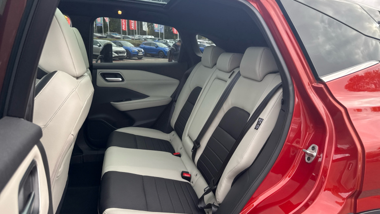 Nissan Qashqai 1.3 DiG-T MH Tekna 5dr Petrol Hatchback